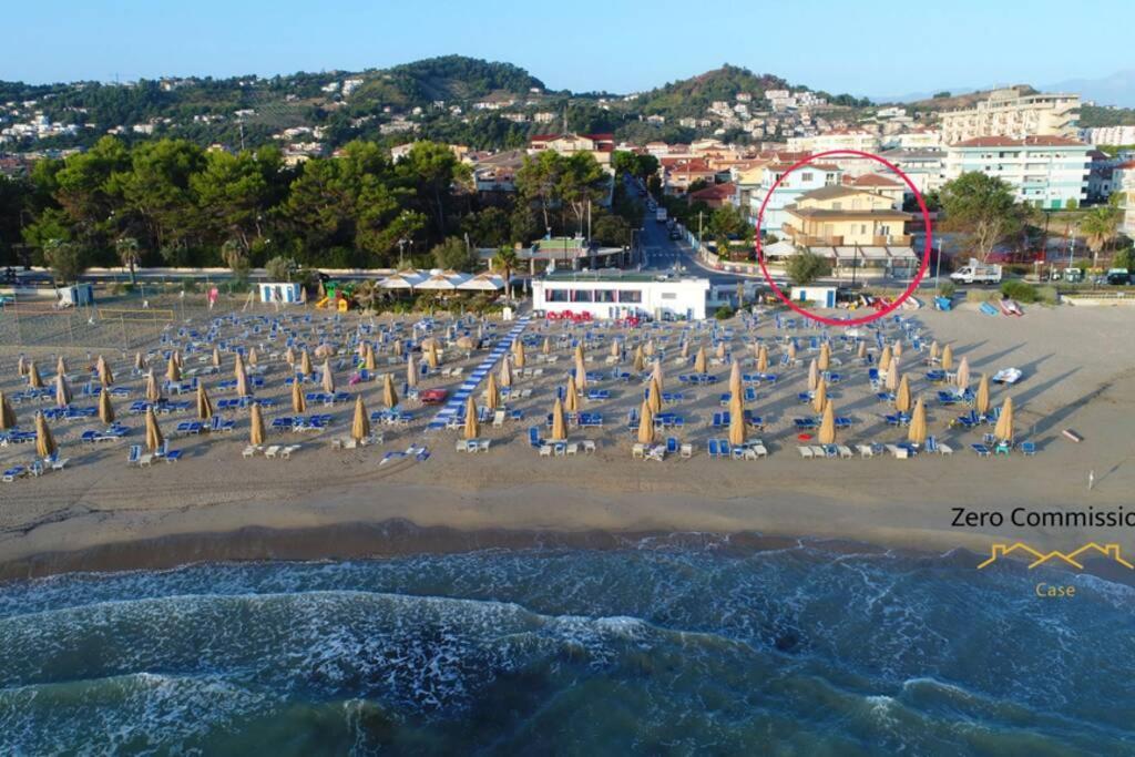 Palm Beach House - Vista Mare Montesilvano Marina Dış mekan fotoğraf
