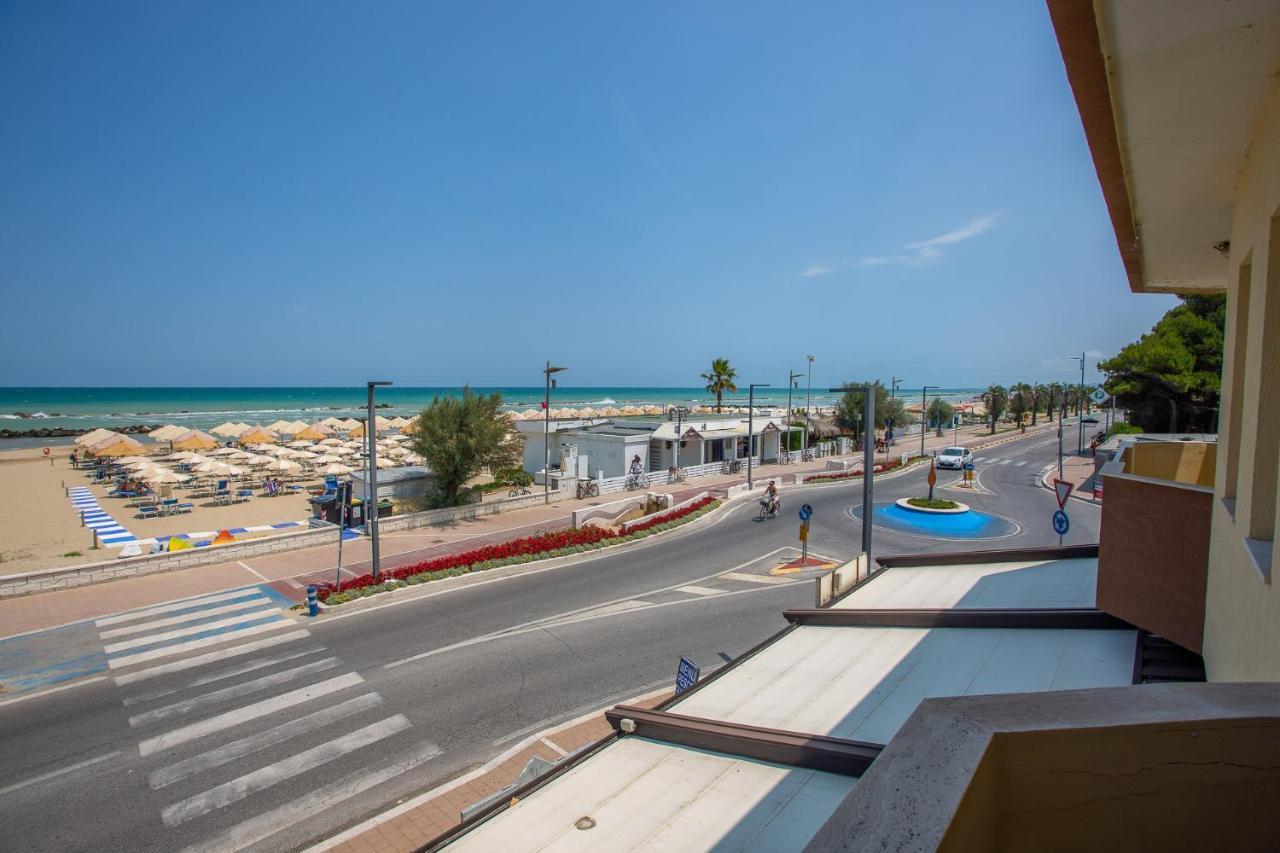 Palm Beach House - Vista Mare Montesilvano Marina Dış mekan fotoğraf