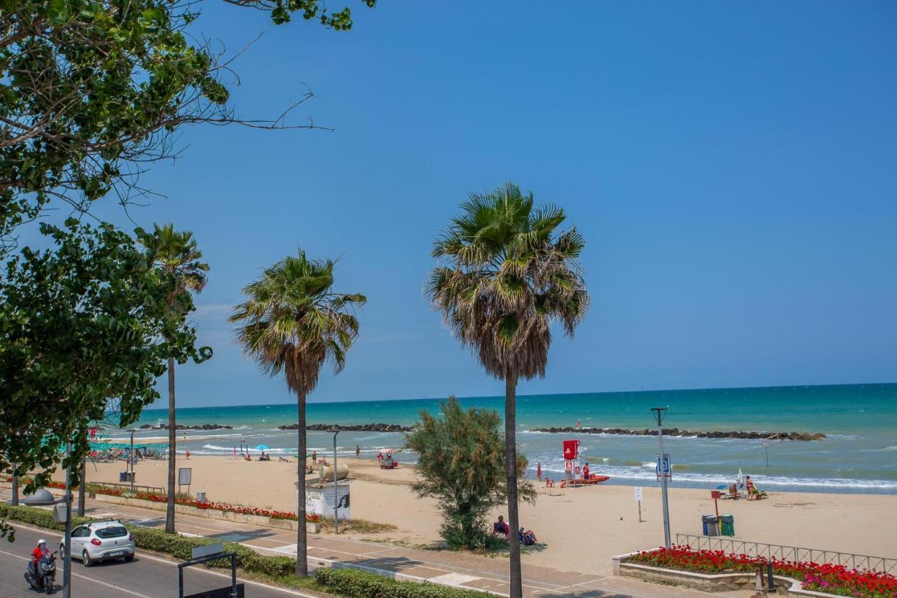 Palm Beach House - Vista Mare Montesilvano Marina Dış mekan fotoğraf