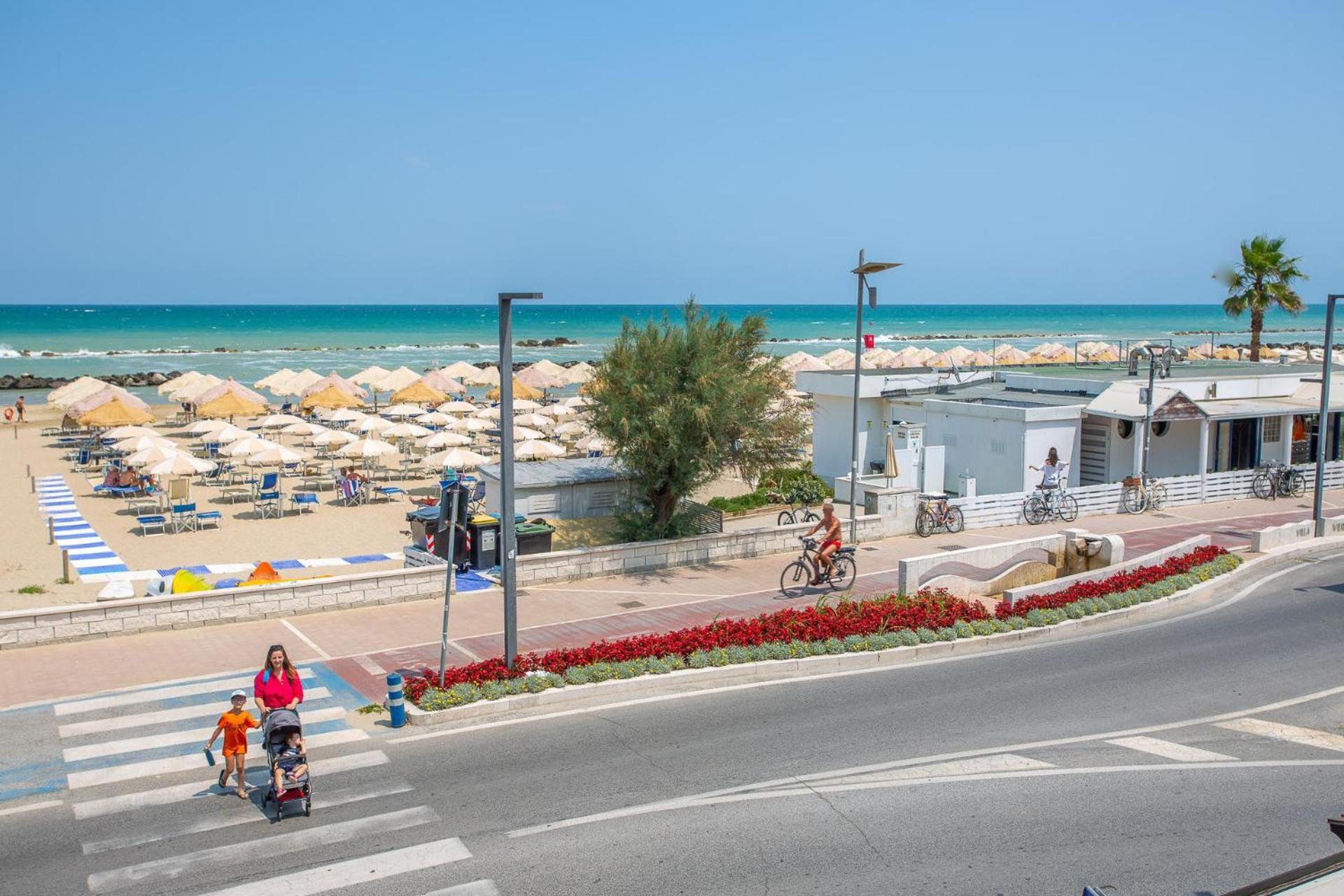 Palm Beach House - Vista Mare Montesilvano Marina Dış mekan fotoğraf